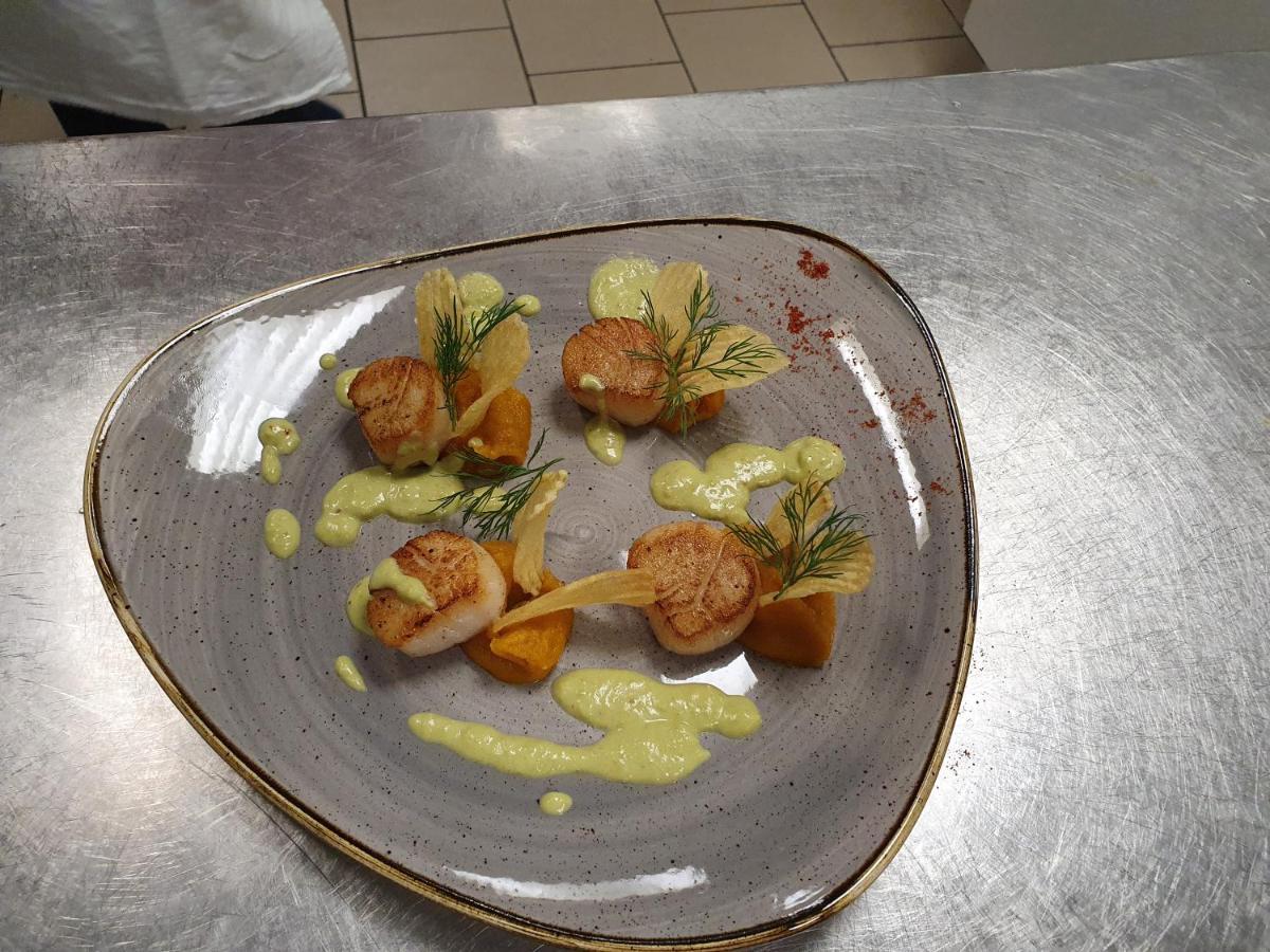 Logis Hotel Restaurant Le Relais De L'Abbaye Saint-Evroult-Notre-Dame-du-Bois Exteriör bild
